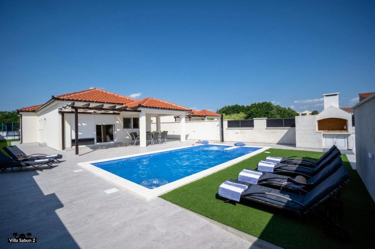 Villas Sabun - Modern House With Heated Pool Privlaka  Exteriér fotografie