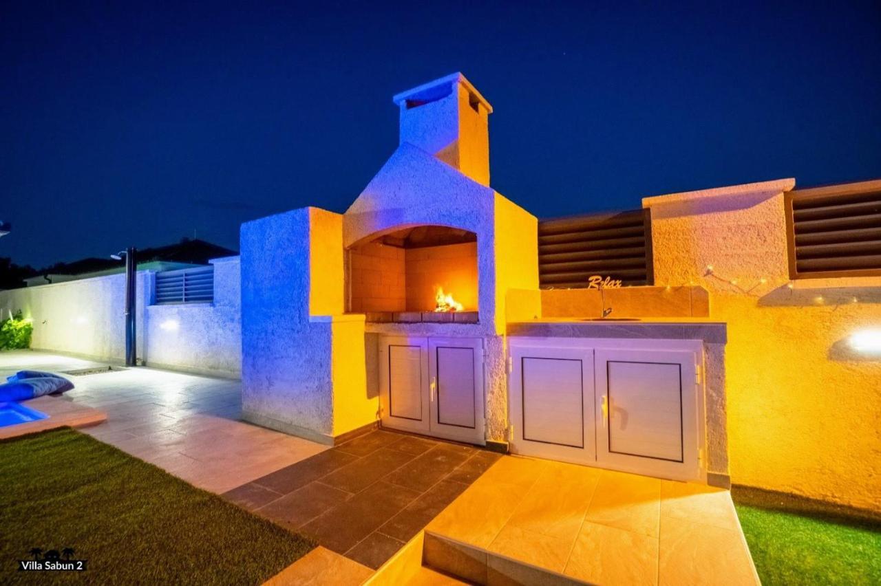 Villas Sabun - Modern House With Heated Pool Privlaka  Exteriér fotografie