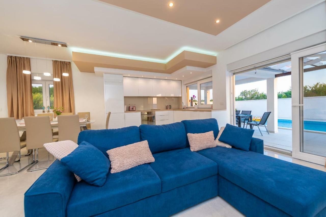 Villas Sabun - Modern House With Heated Pool Privlaka  Exteriér fotografie