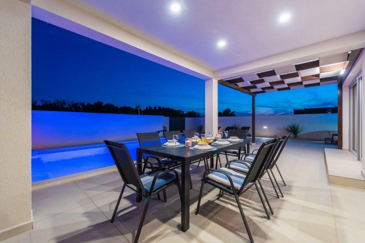 Villas Sabun - Modern House With Heated Pool Privlaka  Exteriér fotografie