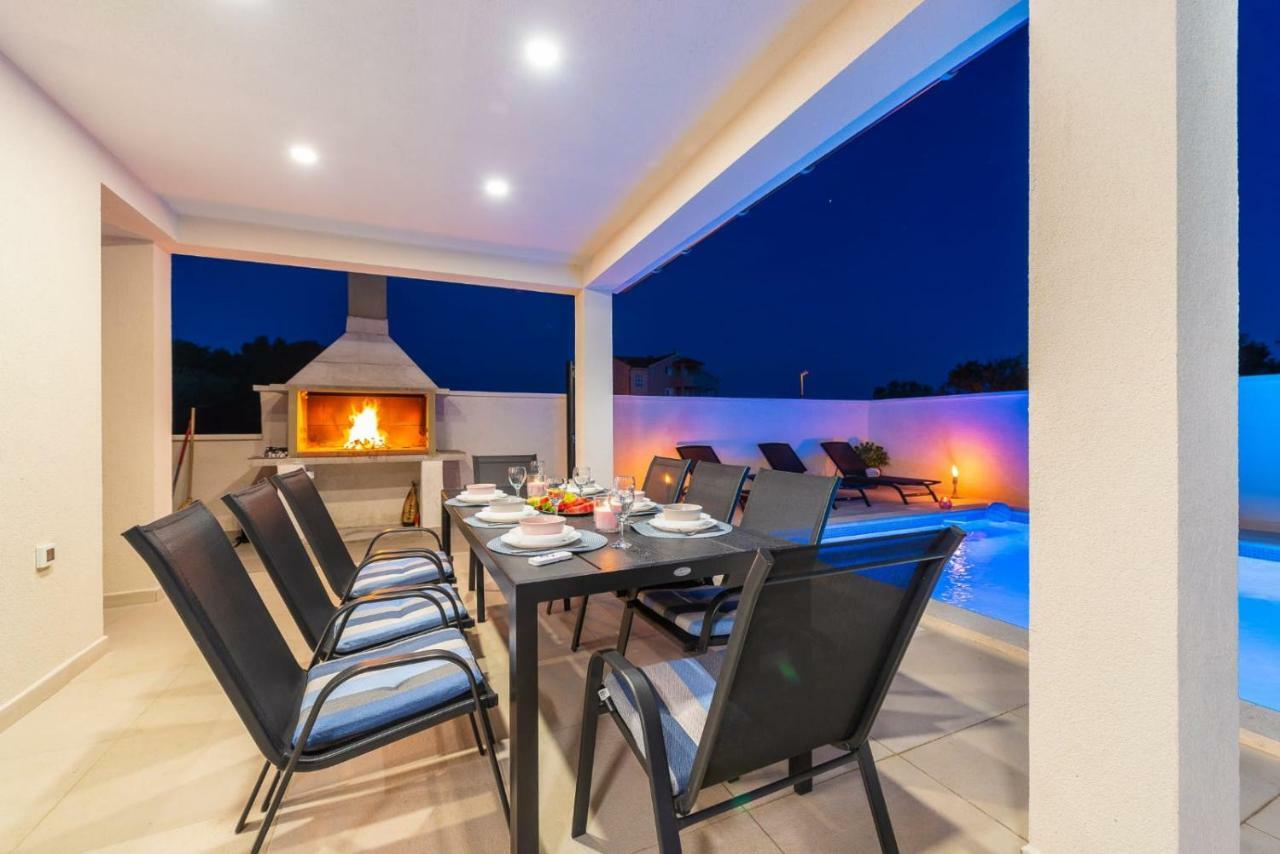 Villas Sabun - Modern House With Heated Pool Privlaka  Exteriér fotografie
