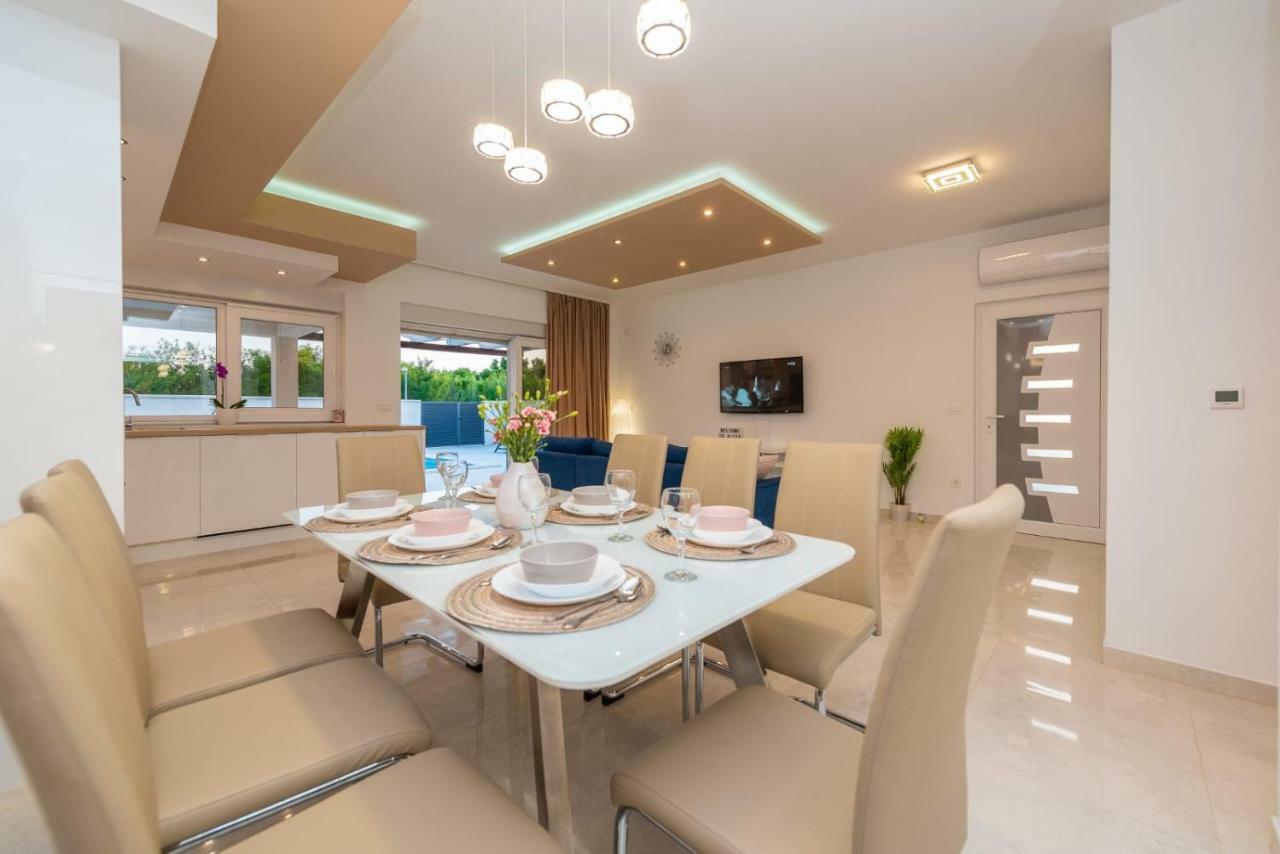 Villas Sabun - Modern House With Heated Pool Privlaka  Exteriér fotografie