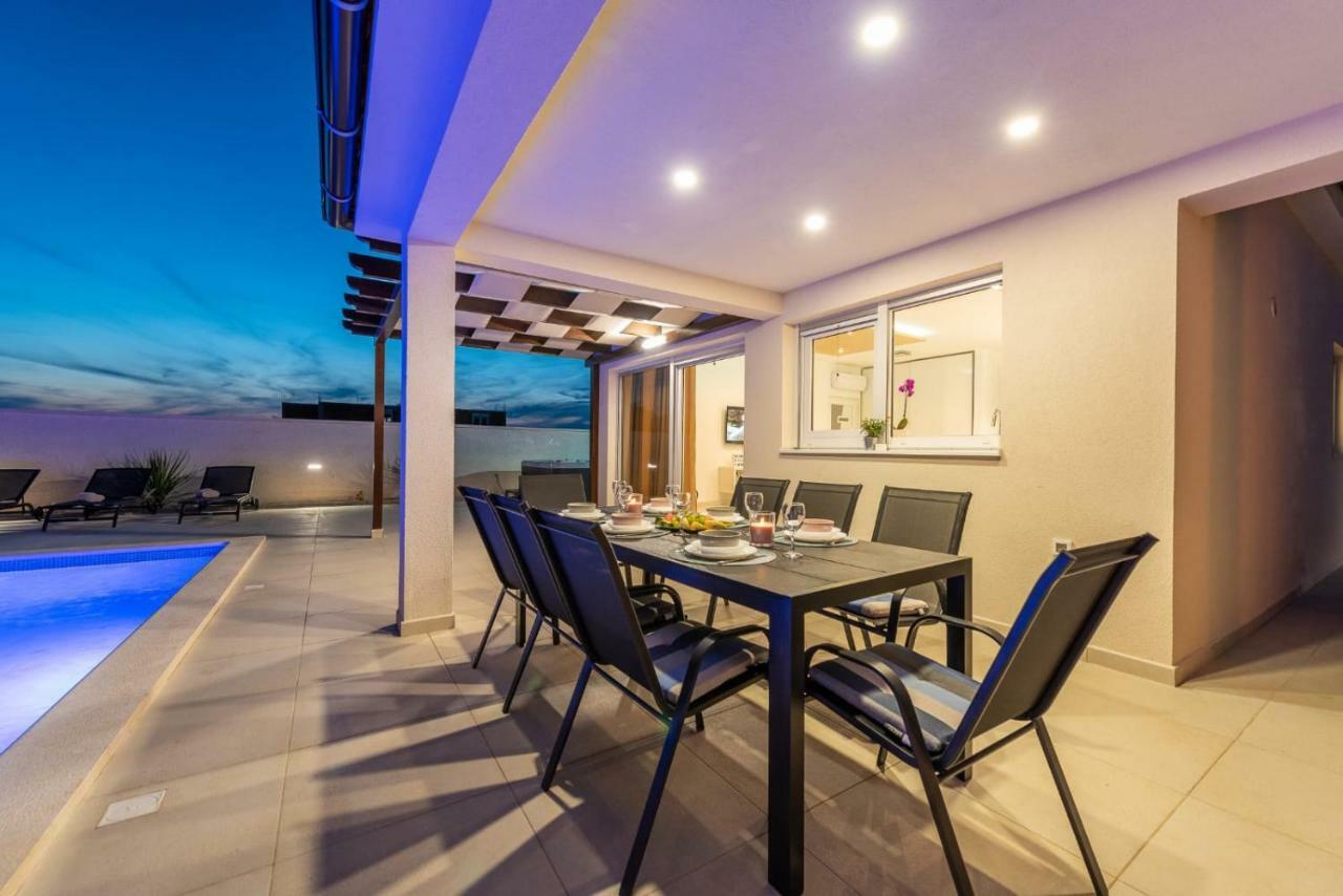Villas Sabun - Modern House With Heated Pool Privlaka  Exteriér fotografie